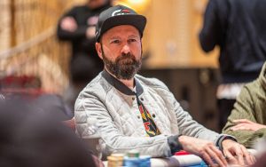 Daniel Negreanu在2023年扑克赛场遭遇了沉重打击，亏损了220万美元，这对于一个世界级扑克选手来说确实是一次严重的血本无归。尽管遭遇了困难，但Negreanu表示他会继续为2024年做好准备，计划在新的一年里进行一些调整，希望能够在德州扑克桌上扭转乾坤。